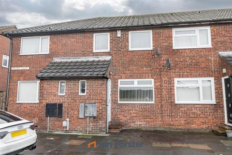 2 bed property, in Chapel Court, £95,000