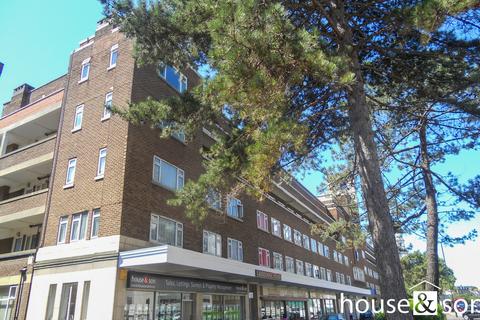 2 bed property, in Lansdowne House, £140,000