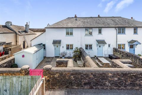3 bed property, in Pickwick Cottages, £425,000