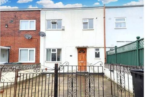 3 bed property, in Tennis Avenue, £85,000