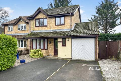 3 bed property, in Monks Close, £390,000