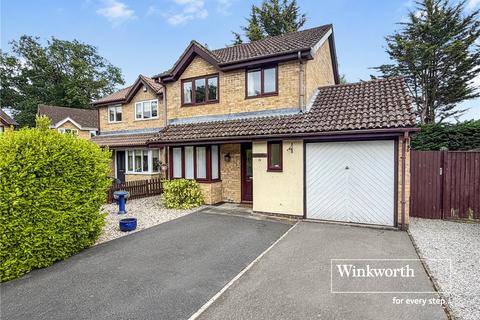 3 bed property, in Monks Close, £375,000