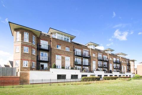 2 bed property, in Lady Aylesford Avenue, £695,000