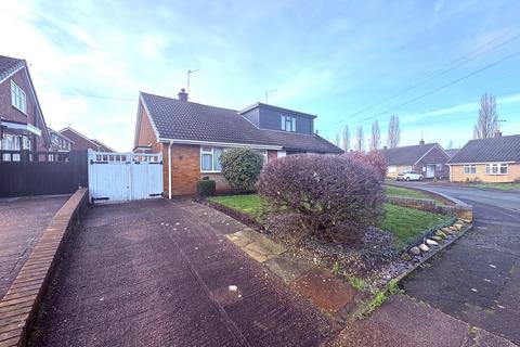 3 bed property, in Friesland Drive, £200,000