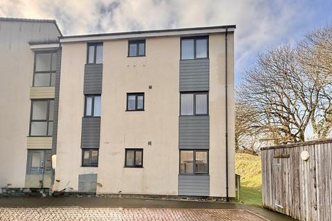 2 bed property, in Marazion Way, £160,000