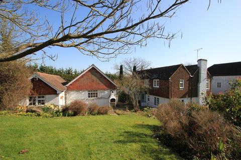 4 bed property, in Lovehurst Lane, £895,000