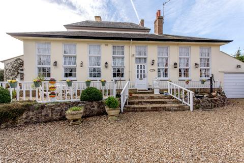 3 bed property, in Heatherton Park, £520,000