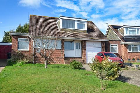 2 bed property, in BINSTEAD, £245,000