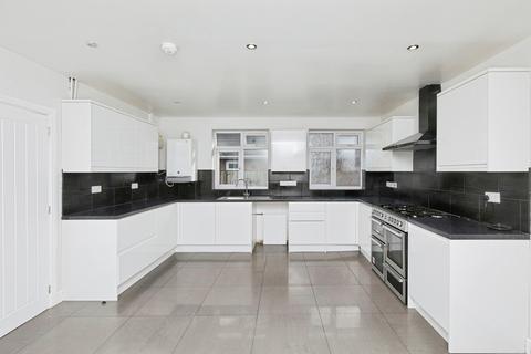 4 bed property, in Goodsmoor Road, £350,000