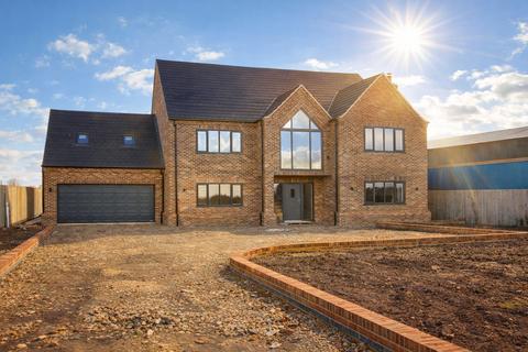 6 bed property, in Fallow Corner Drove, £775,000