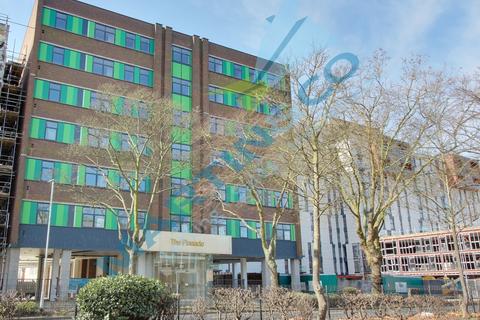 2 bed property, in Victoria Avenue, £160,000