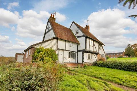 3 bed property, in Little Pattenden Cottages, £450,000