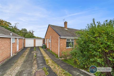 2 bed property, in Esher Avenue, £130,000