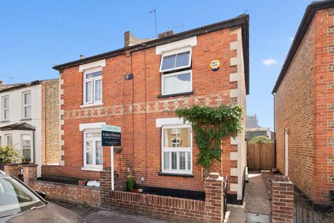 2 bed property, in Northcote Road, £565,000