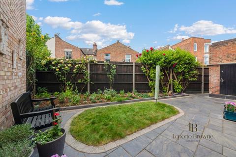 3 bed property, in Harlesden Gardens NW10, £700,000