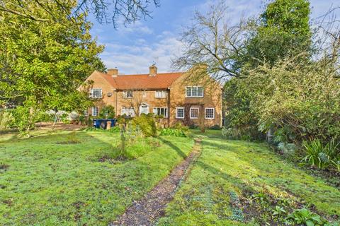 2 bed property, in Symonds Lane, £525,000