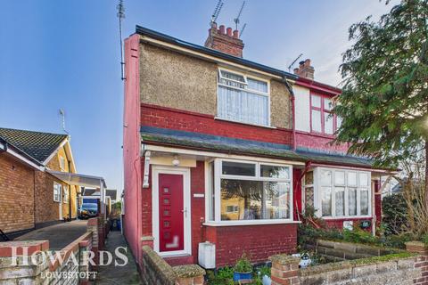 3 bed property, in Broad Road, £140,000