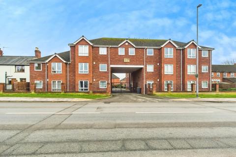 2 bed property, in Lincoln Road, £125,000