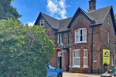 1 bed property, in Frenches Road, £110,000