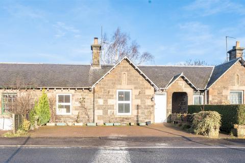 2 bed property, in Front Row, £156,950