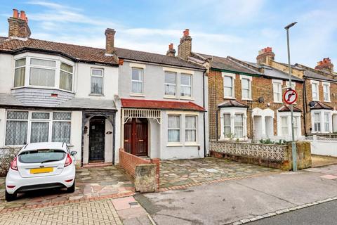 3 bed property, in Pelham Road, £375,000
