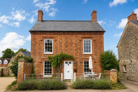 5 bed property, in Rose Cottage, £650,000