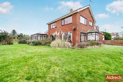 3 bed property, in Grand Avenue, £675,000