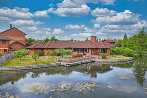4 bed property, in Skeats Wharf, £700,000