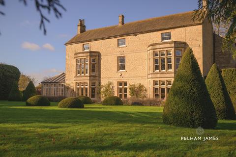 8 bed property, in Main Street, £2,000,000