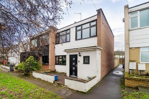 2 bed property, in Boston Manor Road, £550,000