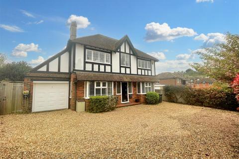 4 bed property, in Cissbury Avenue, £675,000