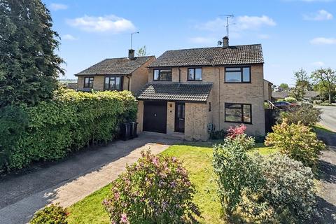 4 bed property, in Oaklea, £400,000