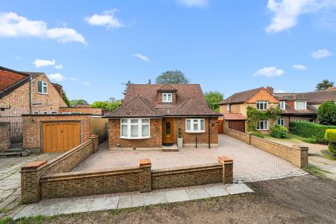 5 bed property, in Addlestone, £750,000