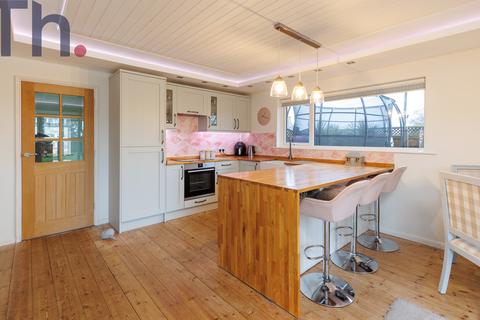 3 bed property, in Pondwell, £449,950