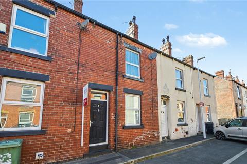 2 bed property, in Woodland Crescent, £162,500