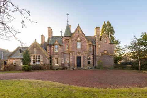 11 bed property, in Avallon, £3,075,000