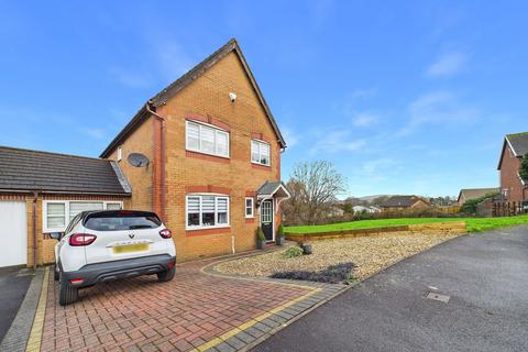 3 bed property, in Hunters Ridge, £290,000