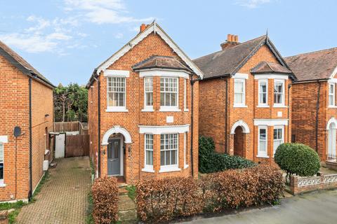 3 bed property, in Oakdale Road, £850,000