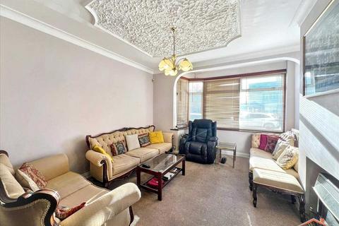 3 bed property, in Streatfield Road, £624,950