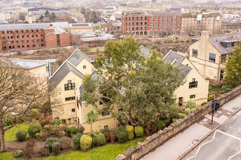 2 bed property, in The Academy, £395,000