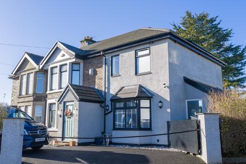 5 bed property, in Charter Avenue, £420,000