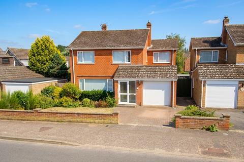 4 bed property, in Flordon Road, £300,000