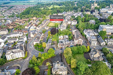 Studio, in Plot At 117-119 New Row, £135,000