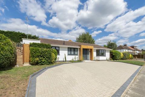 3 bed property, in Four Wents, £1,195,000