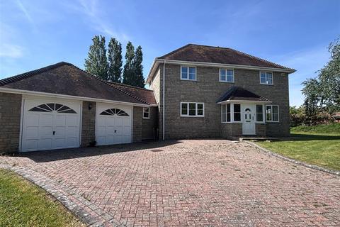 4 bed property, in The Paddocks, £550,000