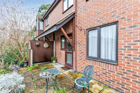 1 bed property, in Mill Crescent, £125,000