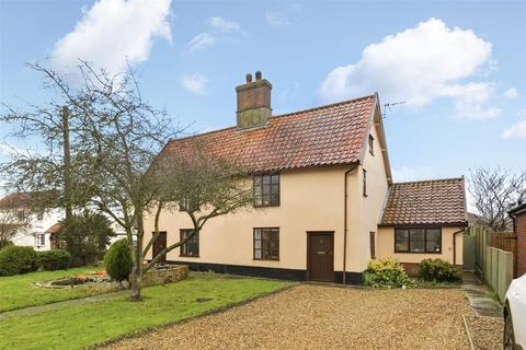 3 bed property, in Shelfanger Road, £350,000