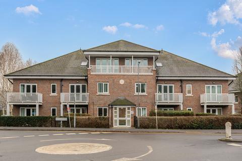 1 bed property, in Wrights Meadow Road, £220,000