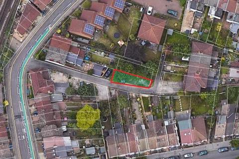 Studio, in Land r/o Cross Road, £35,000