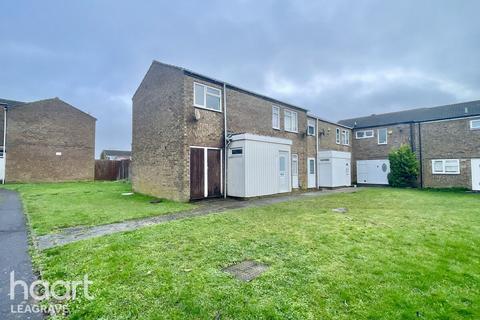 3 bed property, in Winchester Gardens, £260,000